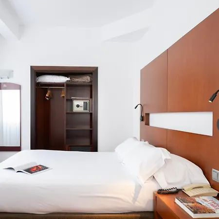 Maroa Hotel